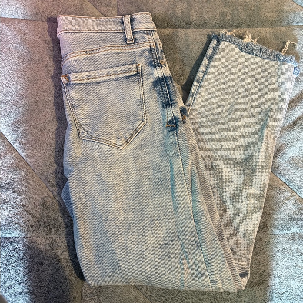 Kensie Light Blue Cropped Jeans
